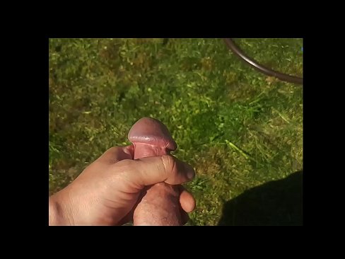 ❤️ Keçika germ di bexçeyek havînê de pisîka xwe ya pembe diqelişe û bi şuştinê dixe. Pornoya anal li me ☑